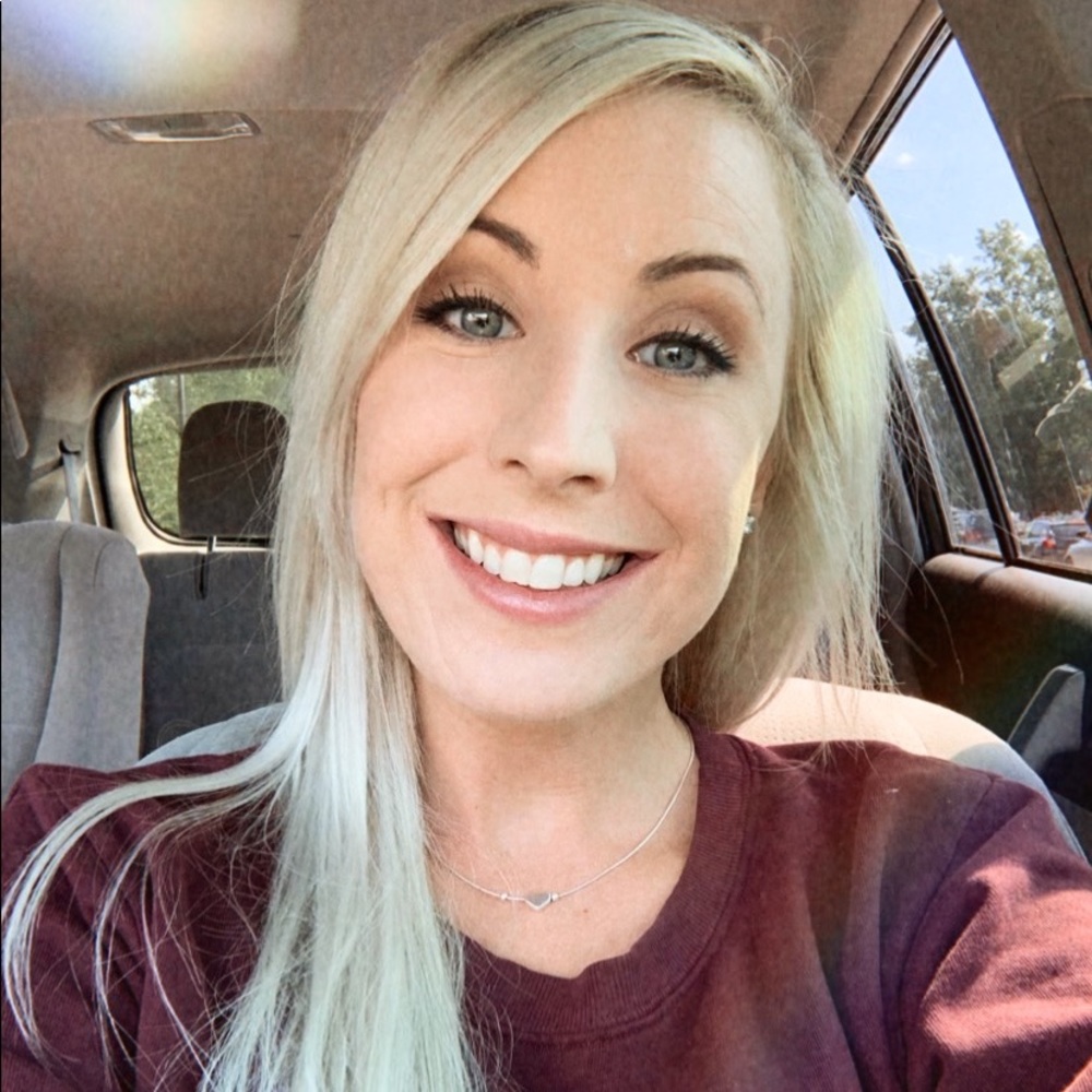 Meet your Posher, Lara